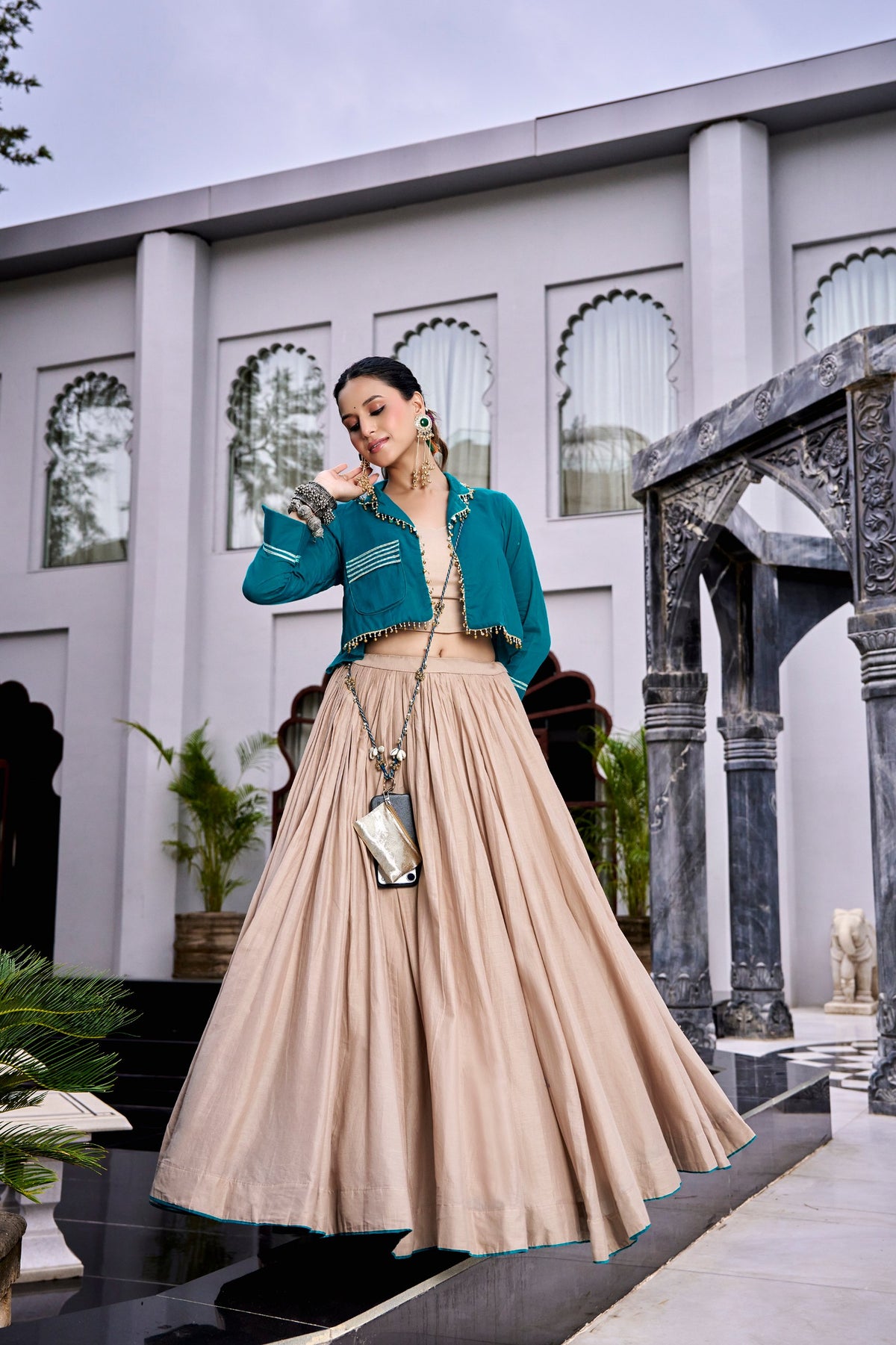AAKRISH DESIGNERS NEW TRANDING LENGHA CHOLI WITH TOP BEAUTYFUL NAVRATRI COMBINATION