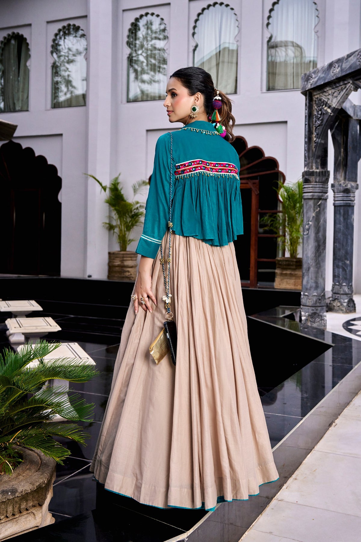 AAKRISH DESIGNERS NEW TRANDING LENGHA CHOLI WITH TOP BEAUTYFUL NAVRATRI COMBINATION