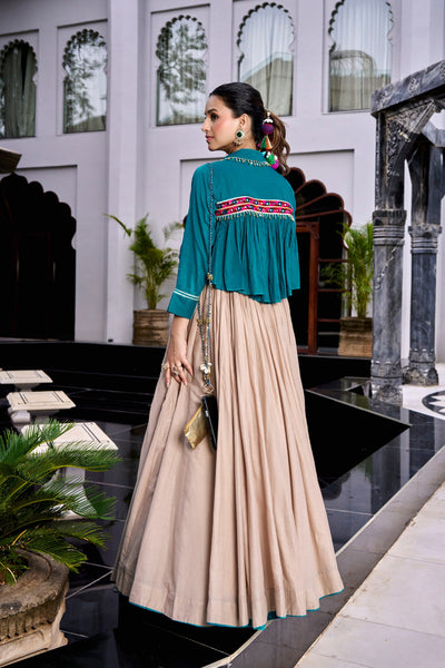 AAKRISH DESIGNERS NEW TRANDING LENGHA CHOLI WITH TOP BEAUTYFUL NAVRATRI COMBINATION
