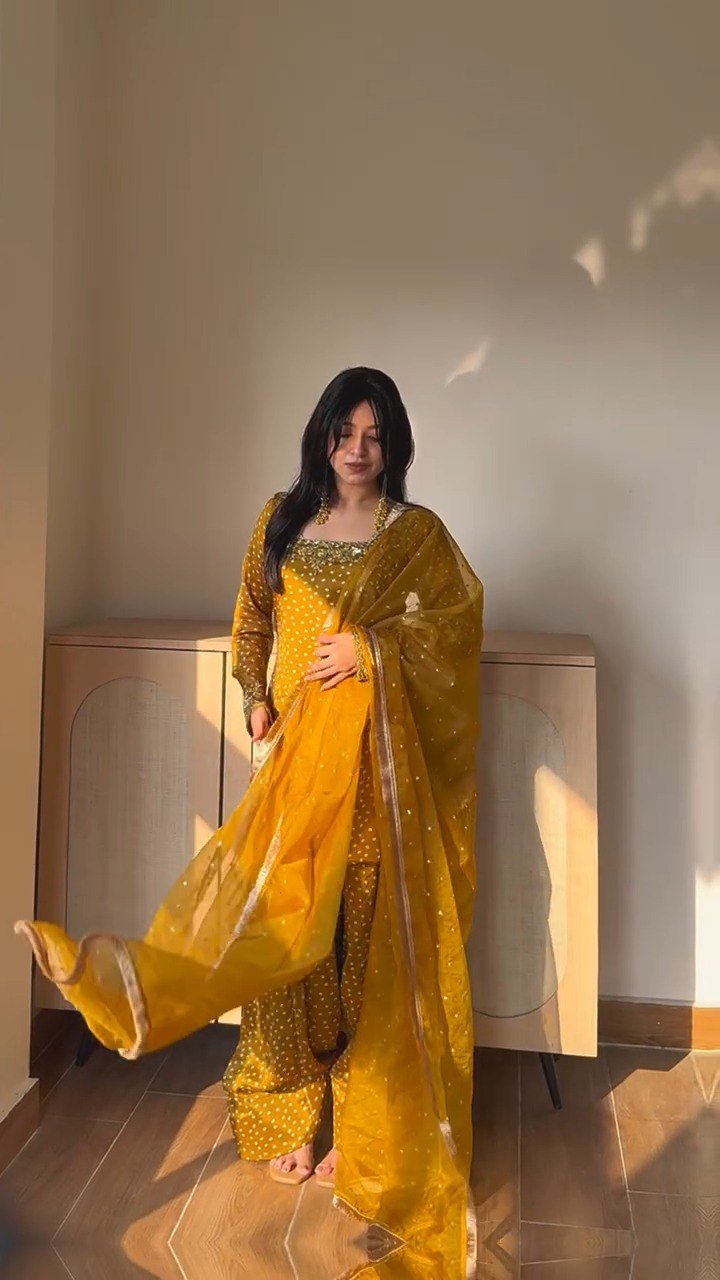 AAKRISH DESIGNERS HEAVY CHINON SILK WITH DIGITAL PRINT SUIT SET