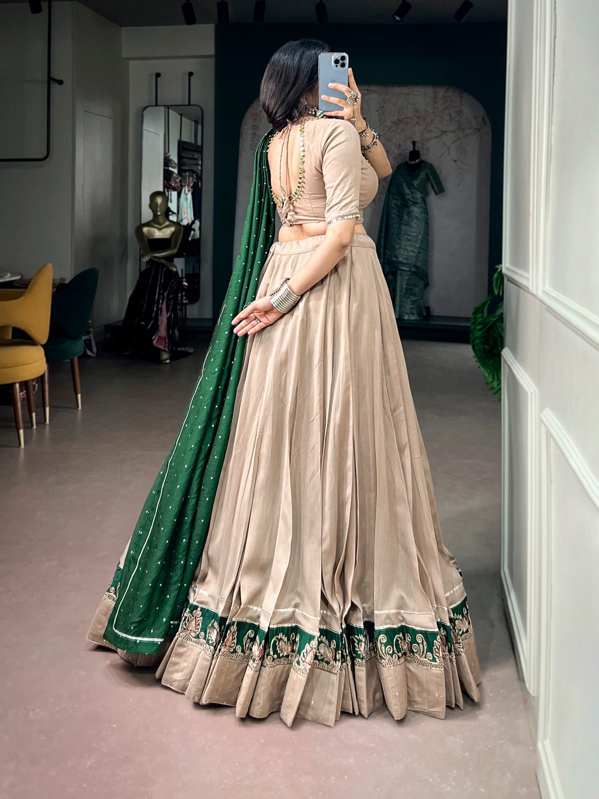 AAKRISH DESIGNERS FULLY TRANDING NAVRATRI COLLECTION LENGHA CHOLI