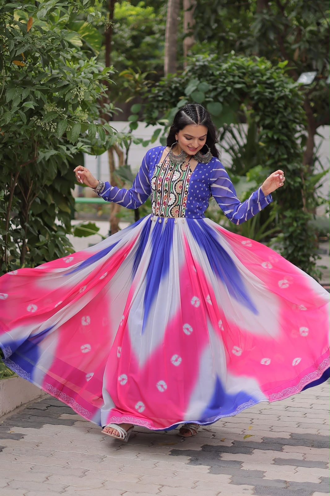 AAKRISH DESIGNERS EASY TO WEAR NAVRATRI COLLECTIOB GOWN UNIQE STYLE