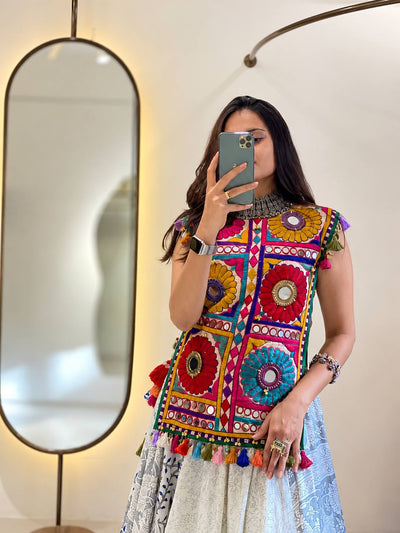 AAKRISH DESIGNERS PRESENTING NEW  TRENDING PARTYWEAR NAVRATRI COLLECTION LEHENGA CHOLI