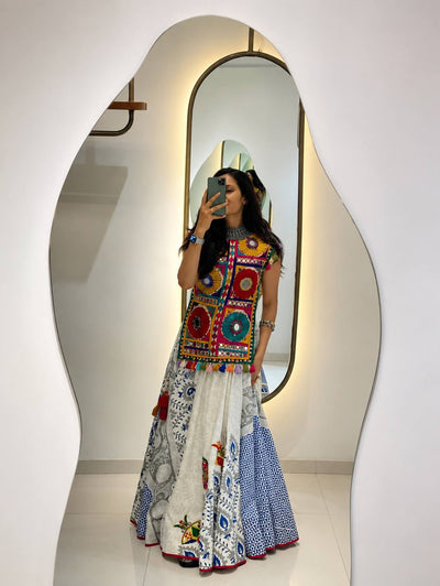AAKRISH DESIGNERS PRESENTING NEW  TRENDING PARTYWEAR NAVRATRI COLLECTION LEHENGA CHOLI